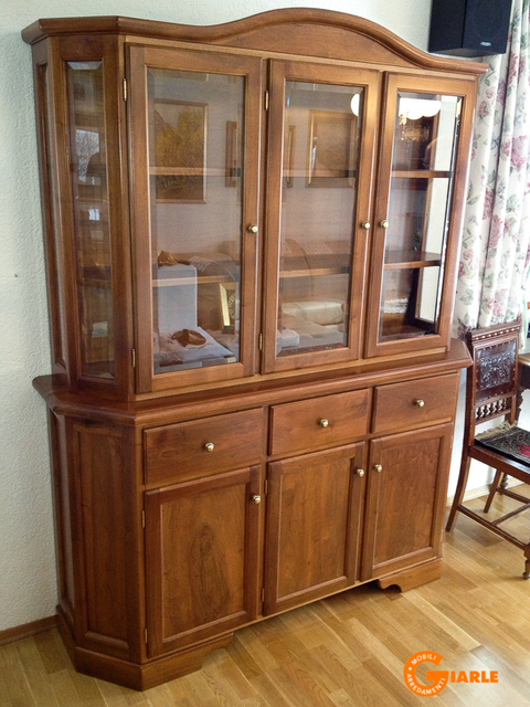 A  credenza noce
