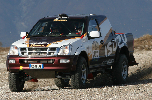 Team isuzu   d max  18