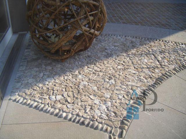 Decorazione in ciottoli spaccati