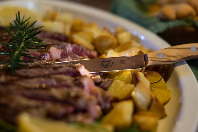 Coltelli bistecca ambientato