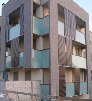Parapetto vetro frangisole wpc